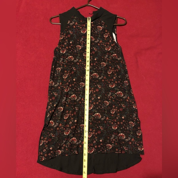 Long business casual tank top. Size: S. Brand: Reitmans. - Picture 9 of 11